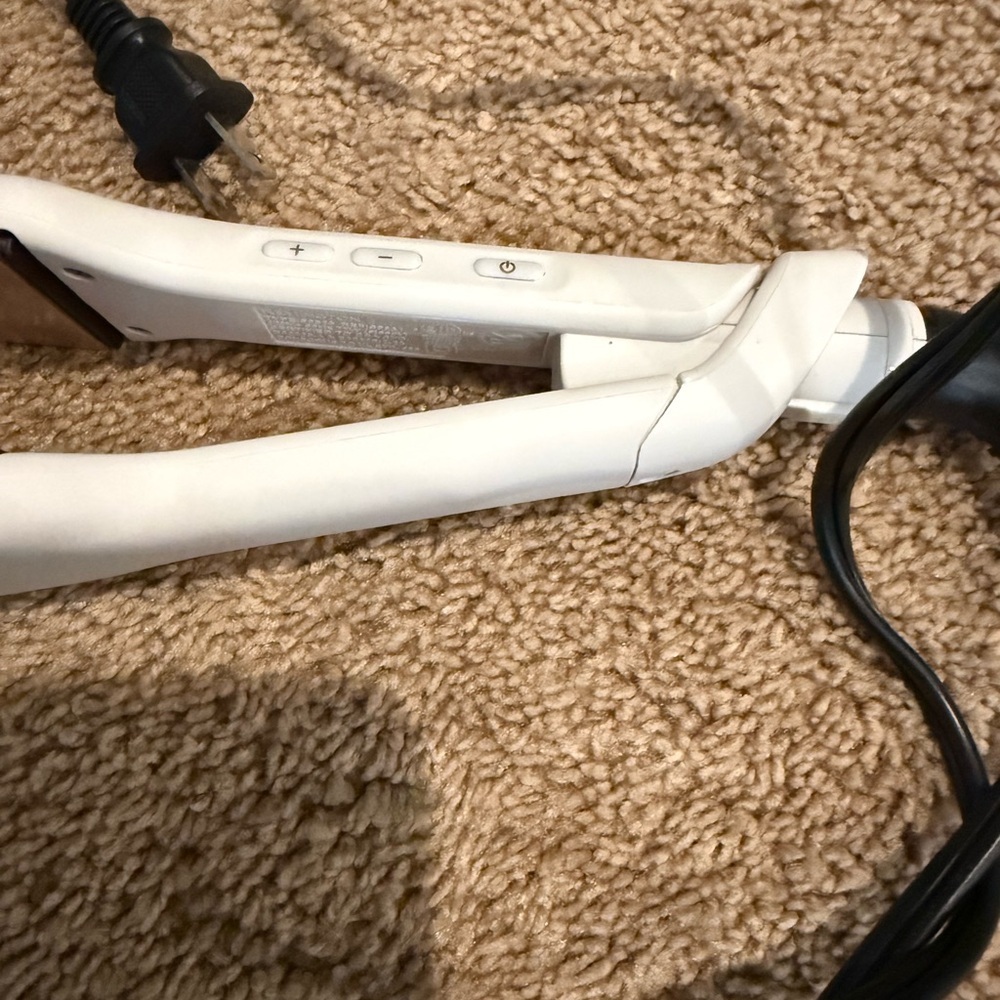 Remington Shine Therapy Straightener in White and Silver - Picture 4 of 7